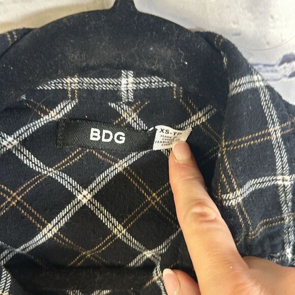 ✨ Women’s BDG Flannel Shirt - Size XS - Picture 2 of 3